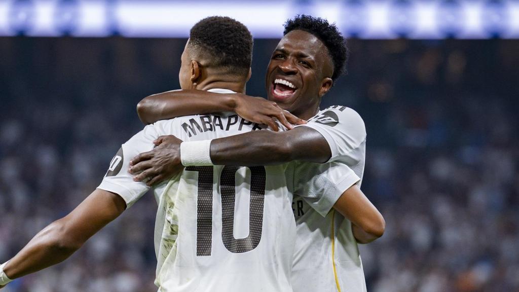 Mbappé celebra junto a Vinicius su gol contra el Espanyol