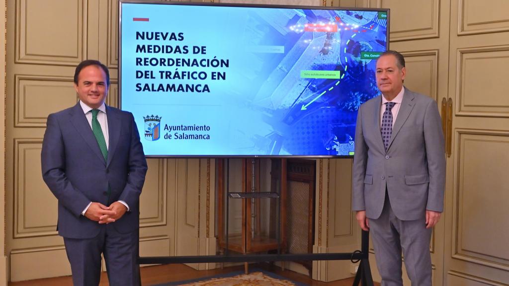 el concejal de Tráfico y Transportes, Ángel Molina y Fernando Carabias, el de Fomento, en rueda de prensa.