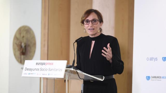 Mónica García, ministra de Sanidad,  durante un desayuno socio-sanitario este lunes 22.