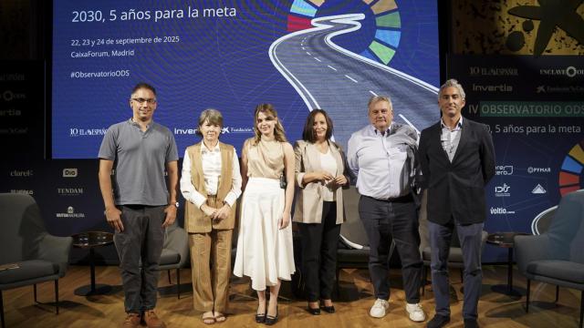 Foto de familia de los ponentes de la mesa redonda 'La realidad de las aguas residuales en España'.