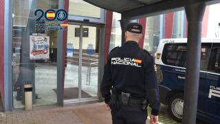 Un policía nacional en León