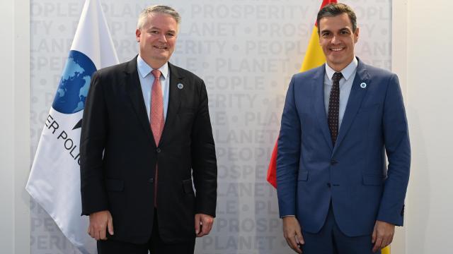El presidente del Gobierno, Pedro Sánchez, se reúne con el secretario general de la OCDE, Mathias Cormann.