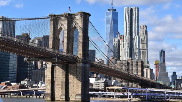 Se trata de una pieza de más de siete metros de altura que recibe a millones de visitantes.