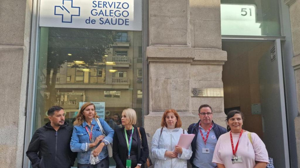 Imagen de la entrega de firmas.