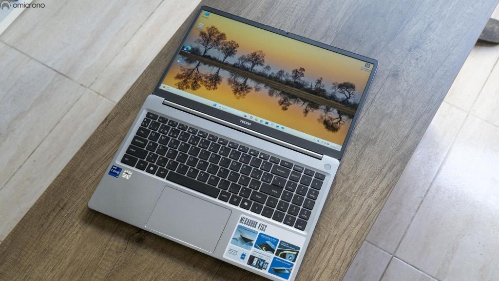 TECNO MegaBook K15S y su posición en 180 grados.