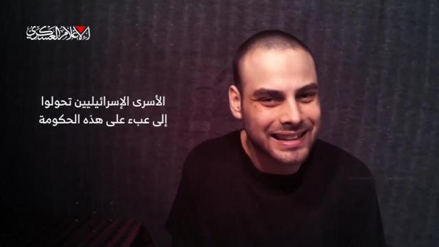 El rehén Alon Ahel, filmado tras 700 días de secuestro.