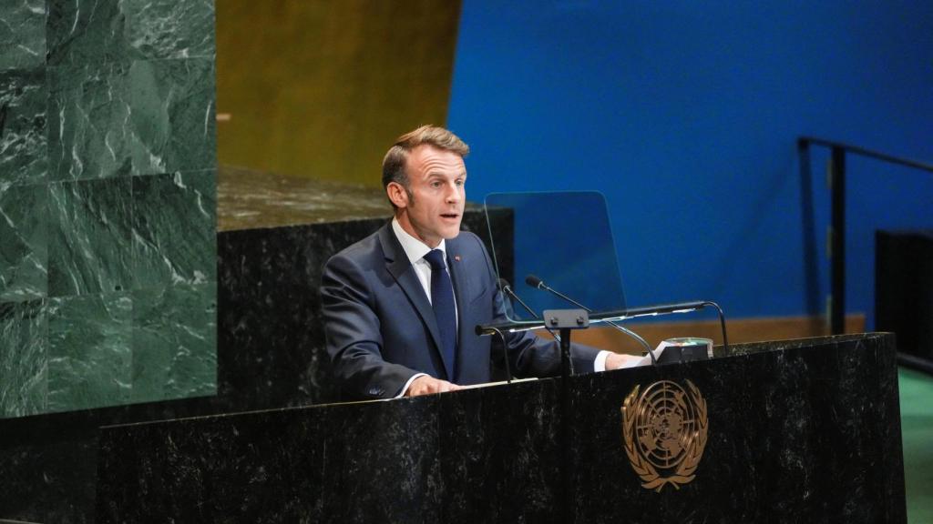 El presidente francés, Emmanuel Macron, se dirige a los delegados durante una reunión de alto nivel de jefes de Estado sobre una solución de dos Estados entre Israel y los palestinos en la sede de las Naciones Unidas en la ciudad de Nueva York, EE. UU., el 22 de septiembre de 2025