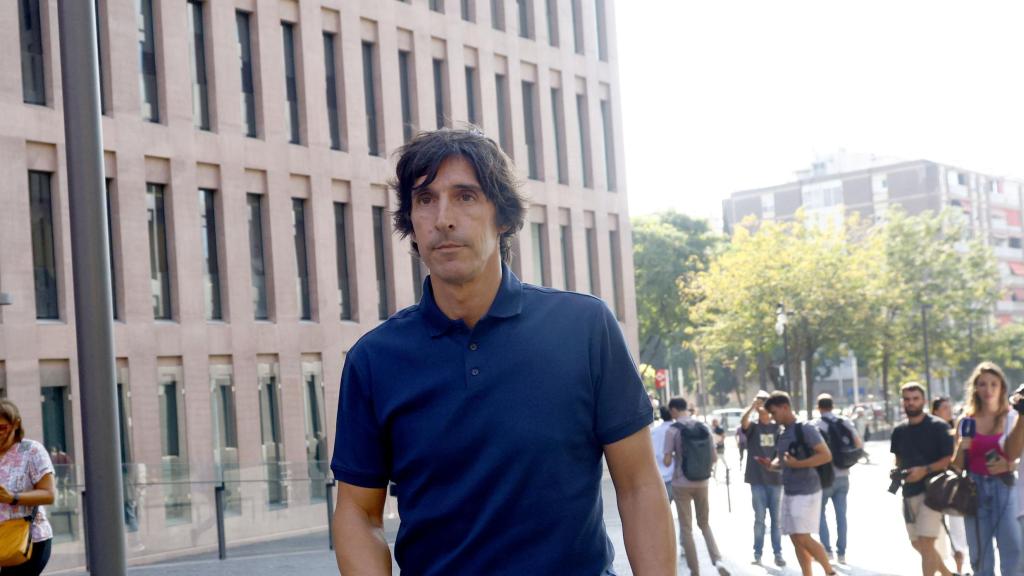 El hijo del exvicepresidente del Comité Técnico de Árbitros (CTA) José María Enríquez Negreira, Javier Enríquez, a su salida de la Ciudad de la Justicia de Barcelona