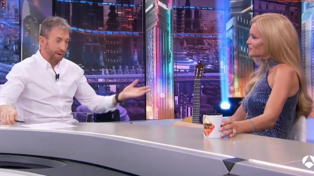 Esther Cañadas y Pablo Motos en 'El Hormiguero'.