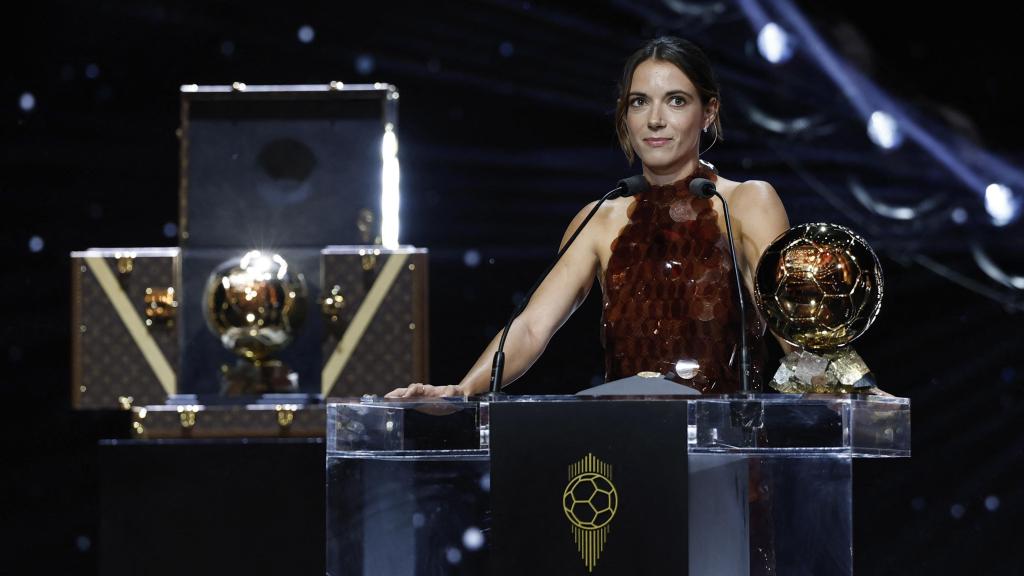 Aitana Bonmati recibe el Balón de Oro femenino por tercer año consecutivo