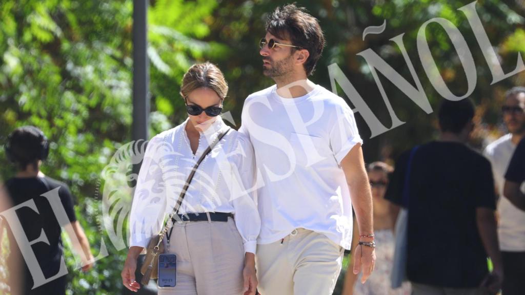 Ricardo Reyes y su pareja durante su recorrido por El Retiro.