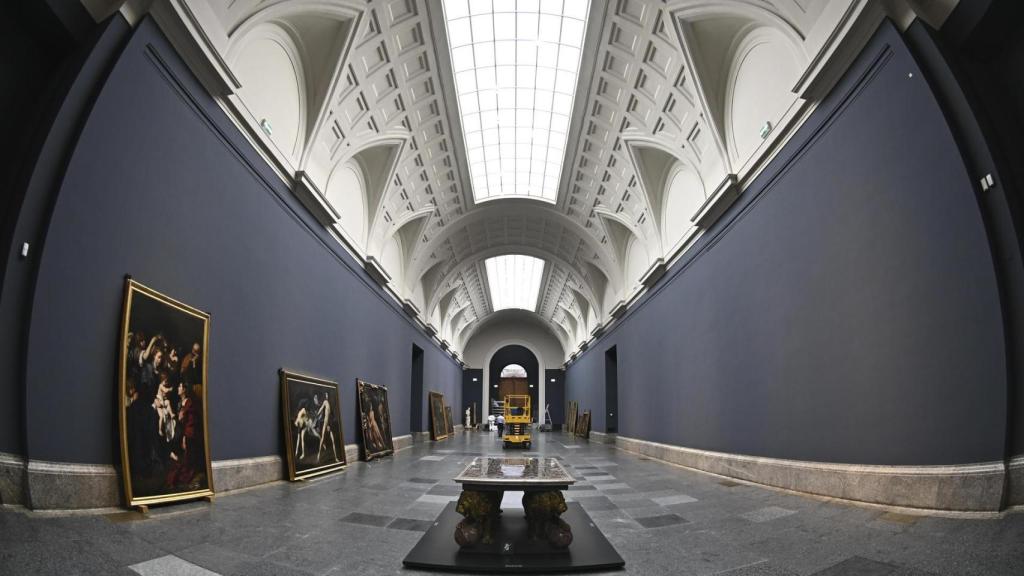 Vista de la Galería Central en el proceso de pintado. Foto: EFE