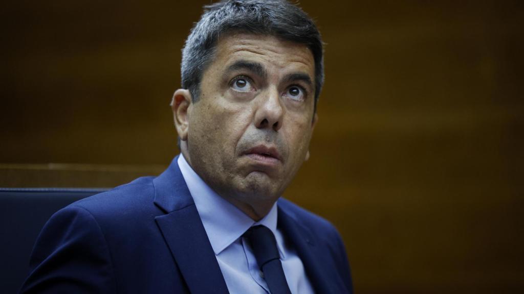 El presidente de la Generalitat, Carlos Mazón, a su llegada al Debate parlamentario de Política General sobre el estado de la Comunitat Valenciana. Efe /Biel Aliño