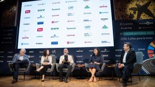 Foto de familia de la mesa redonda sobre el consumo responsable.