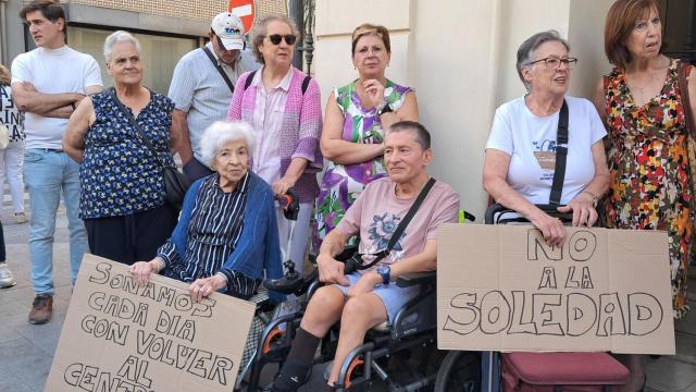 Usuarios del centro de día de Plaza América