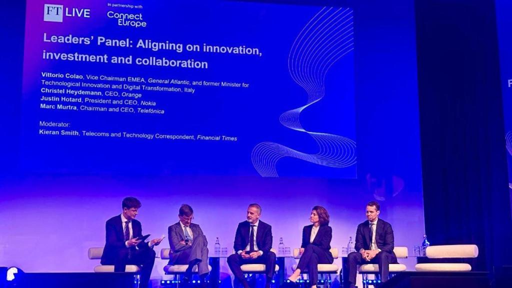 De izquierda a derecha: Kieran Smith (FT), Vittorio Colao (exministro de Italia), Marc Murtra (Telefónica), Christel Heydemann (Orange) y  Justin Hotard (Nokia).