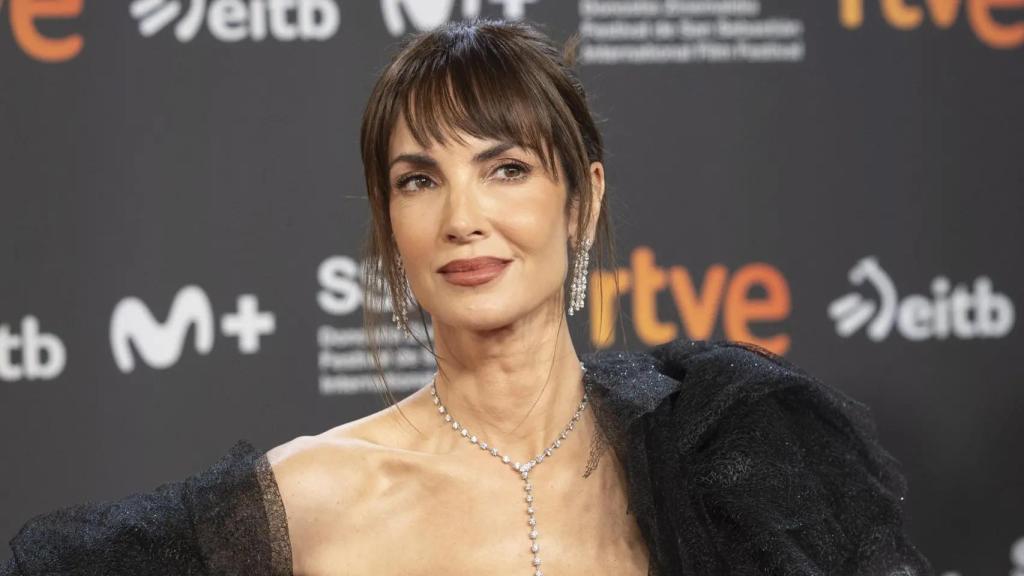 La modelo Eugenia Silva posa este viernes en la alfombra roja de la gala inaugural del 73 Festival Internacional de Cine de San Sebastián.