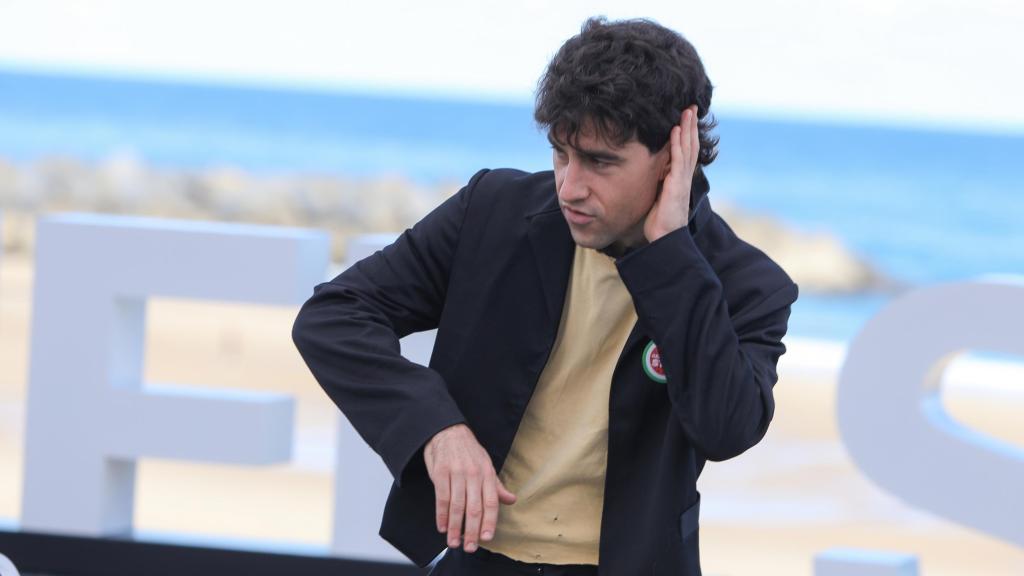 Álex Monner durante la presentación de 'La Ruta. Vol. 2: Ibiza' en la 73 edición del Festival de San Sebastián.