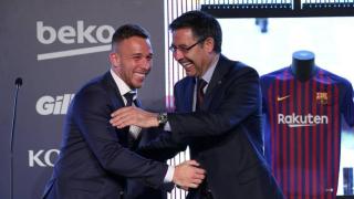 Arthur y Bartomeu en la presentación del brasileño con el FC Barcelona