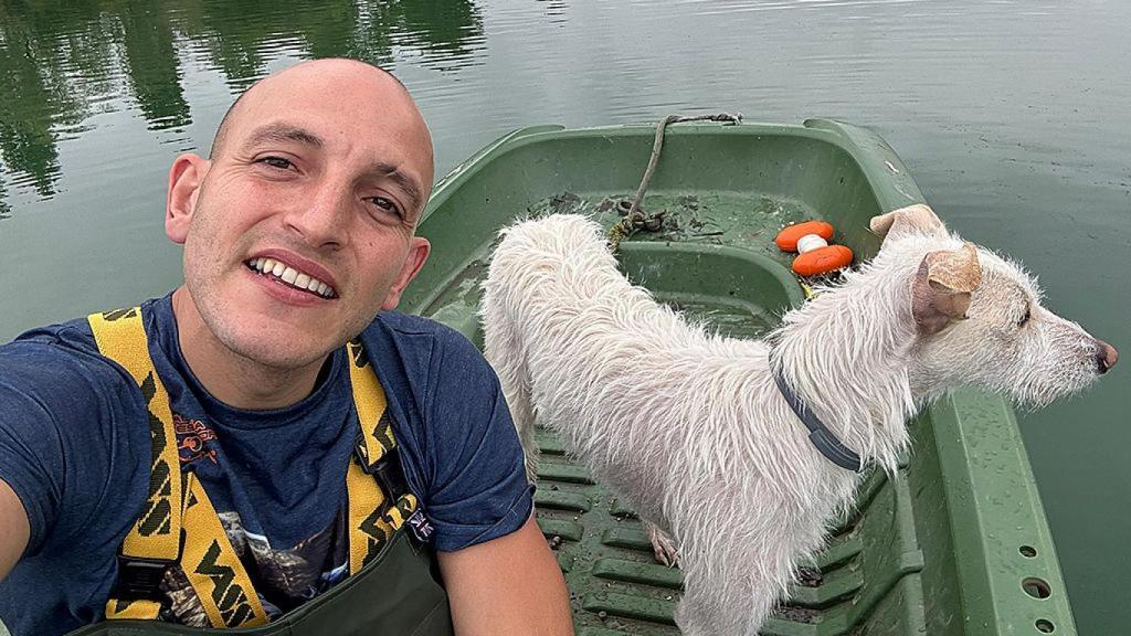 Chuchi Marqués con su perra Bilma de vacaciones en Francia