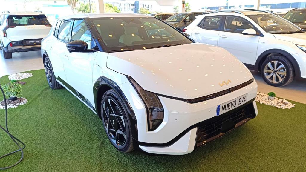 El nuevo KIA EV4 ya ha llegado a los concesionarios