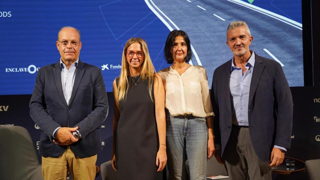 Foto de familia de los ponentes.