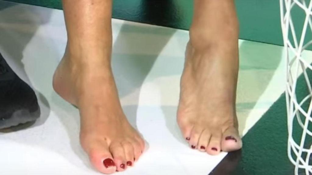Belén Esteban y María Patiño mostraron sus pies a la cámara.