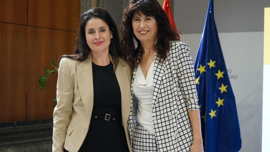 La exfiscal María Teresa Verdugo, con la ministra de Igiualdad, Ana Redondo, el pasado 25 de junio, cuando tomó posesión del cargo.