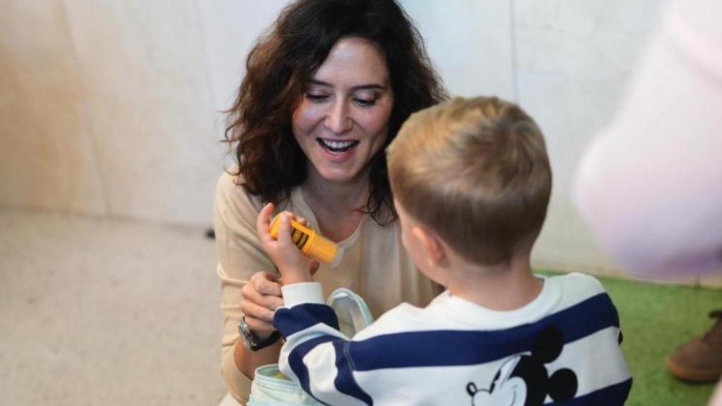 Isabel Díaz Ayuso en el Hospital Niño Jesús.
