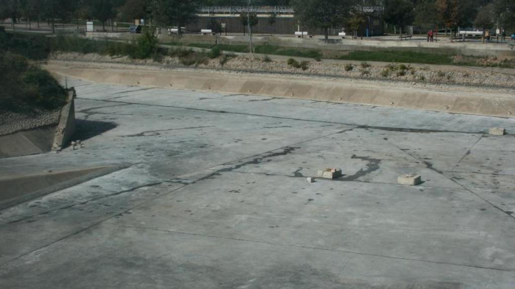 El estanque del canal de aguas bravas, en la actualidad.