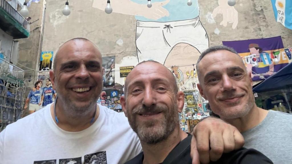 Tres bomberos de A Coruña sofocan un incendio en Nápoles mientras estaban de vacaciones