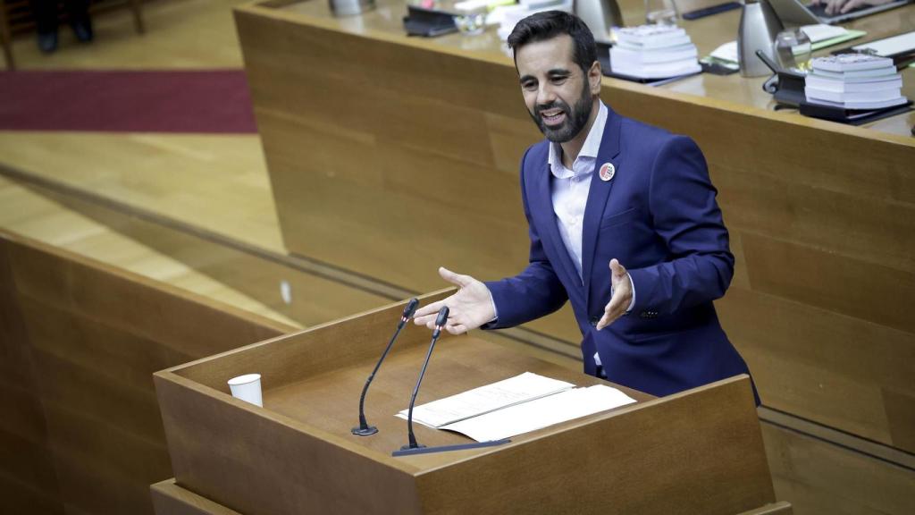 El síndic del PSPV en Les Corts, José Muñoz, interviene en el Debate de Política General. Corts Valencianes / José Cuellar