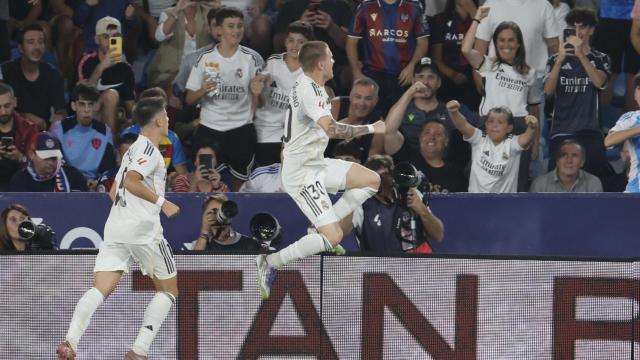 Franco Mastantuono celebra su primer gol en el Real Madrid