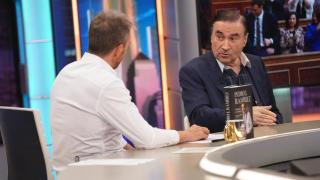 Pablo Motos y Pedro J. Ramírez, este martes durante la entrevista en 'El Hormiguero' en Antena 3.