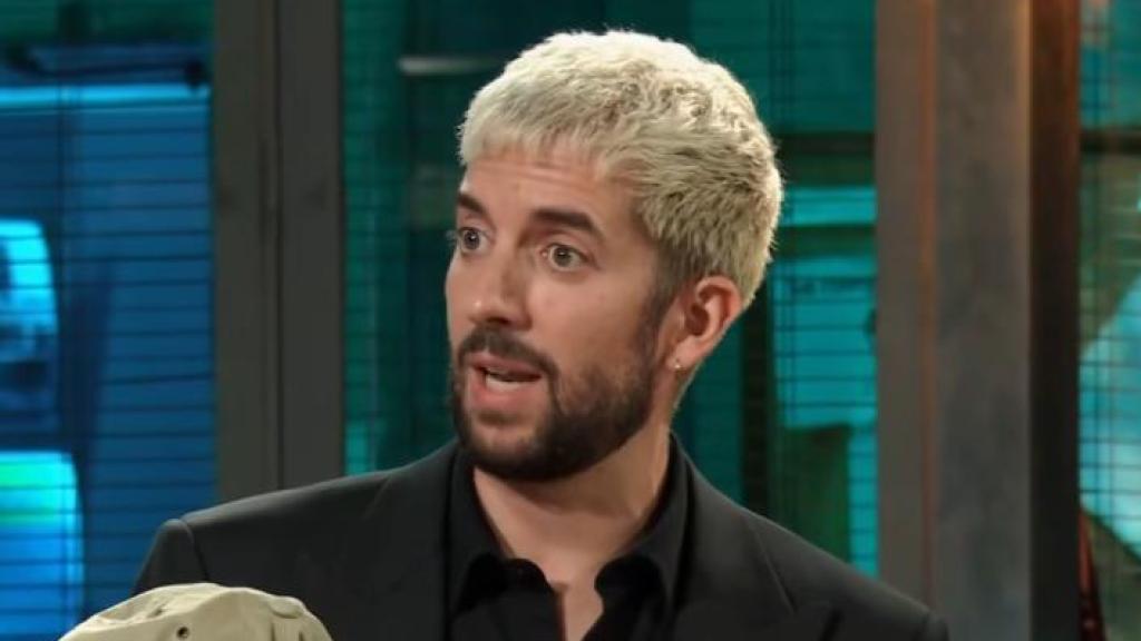 David Broncano con una gorra de 'Late Show'.