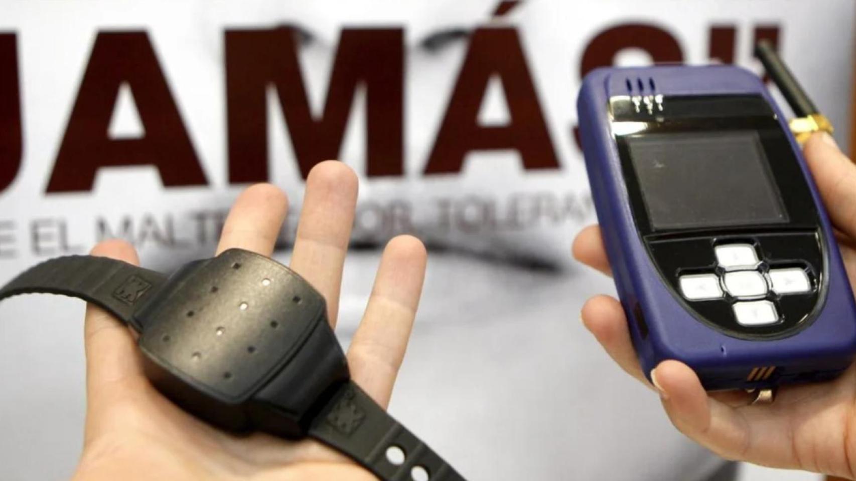 Imagen de archivo de una pulsera telemática.