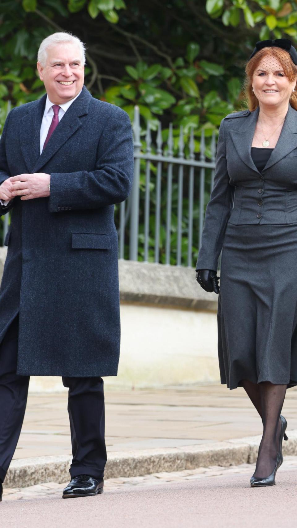 El príncipe Andrés y Sarah Ferguson en un el funeral de Constantino de Grecia.