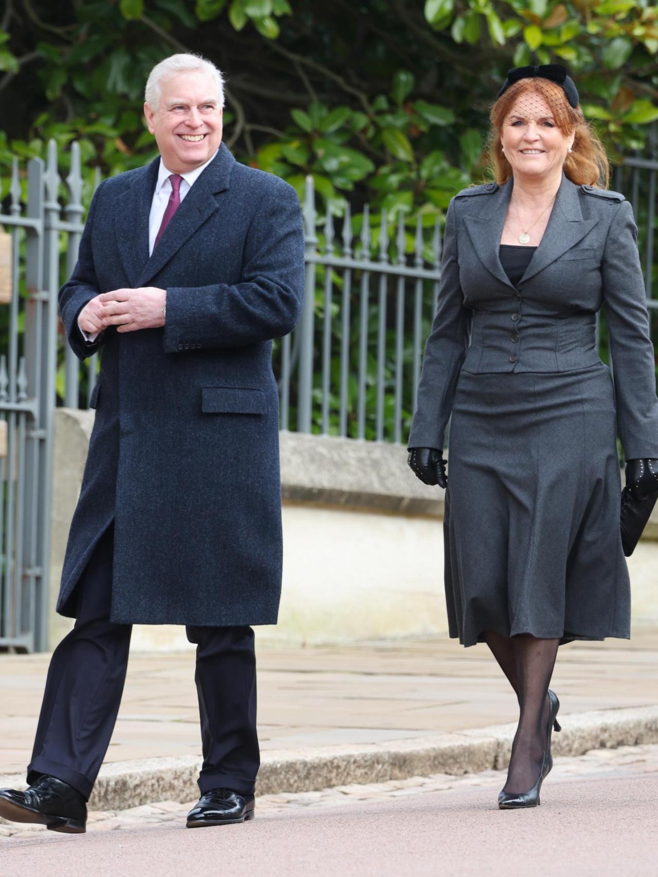 El príncipe Andrés y Sarah Ferguson en un el funeral de Constantino de Grecia.