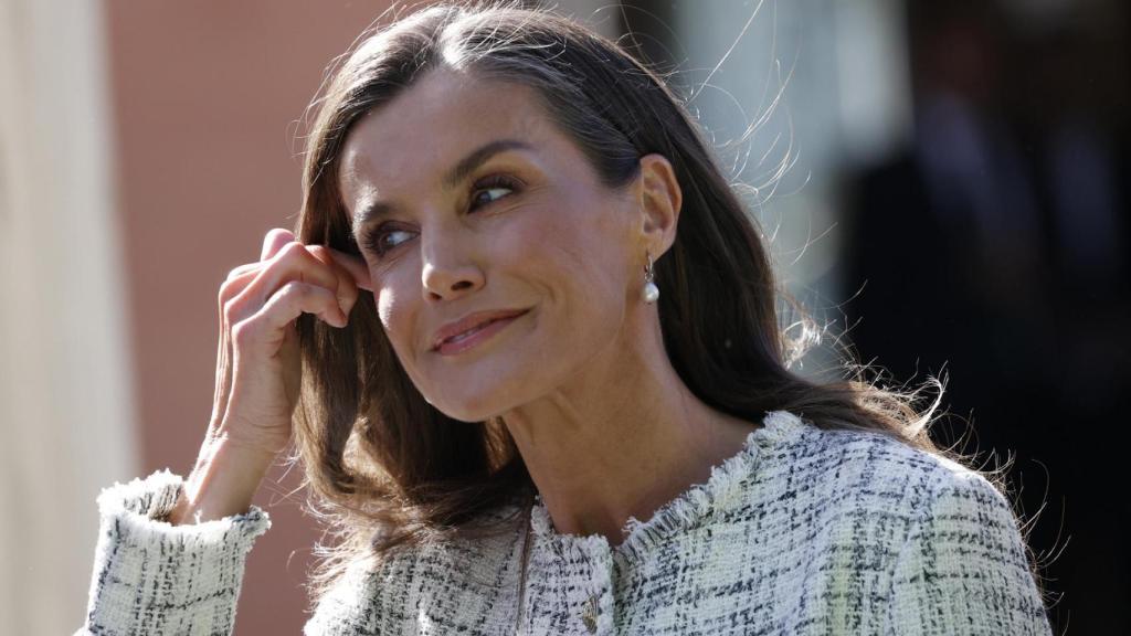 La Reina, a su llegada al campus de la universidad.