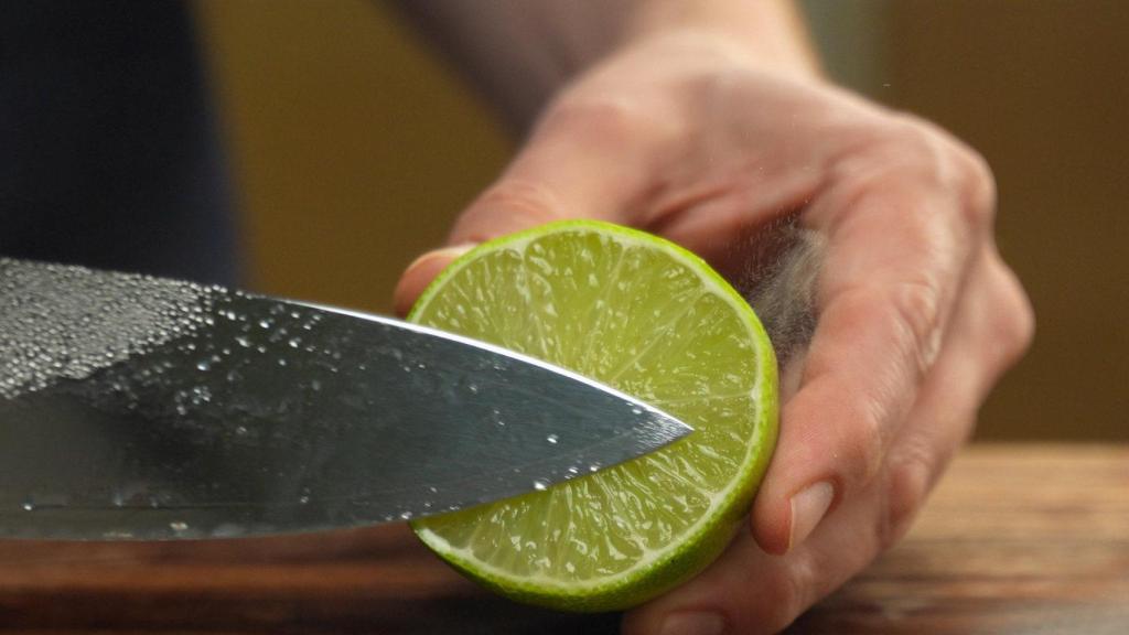 La vibración ultrasónica del C-200 se aprecia al cortar una lima