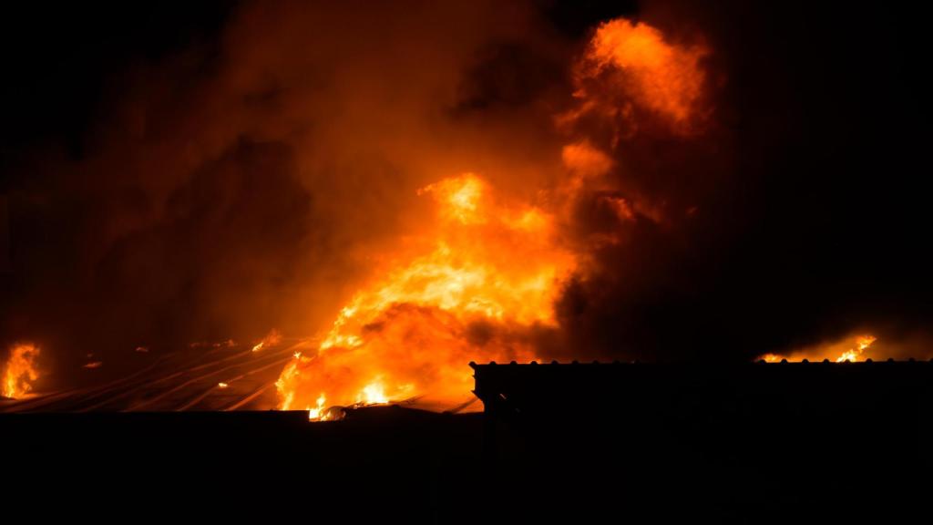 Incendio en una nave para vehículos agrícolas en Ciudad Rodrigo (Salamanca)