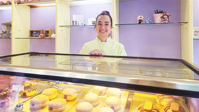 Fernanda en su negocio El Ratón Repostero de Valladolid