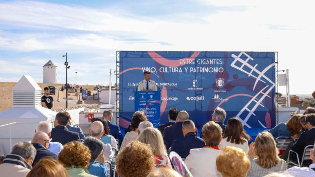 Intervención de Santiago Lázaro en el foro Entre Gigantes: vino, cultura y patrimonio. Foto: Javier Longobardo.