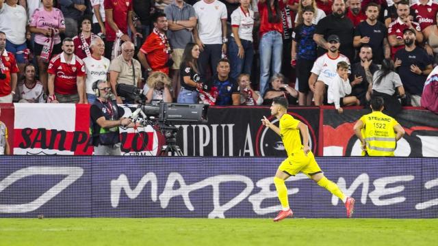 Manor Solomon celebra el gol de la victoria del Villarreal en el Sánchez Pizjuán