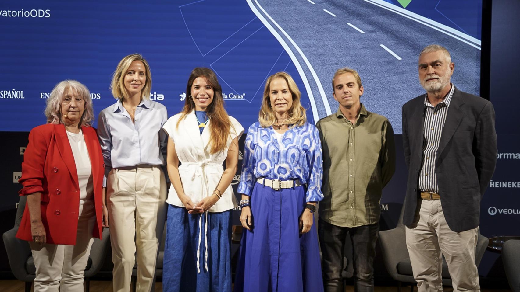 De izquierda a derecha; Almudena Díez, directora de Comunicación y miembro del Comité de Dirección de la Fundación Aula del Mar Mediterráneo; Carla Serrat, directora general de Biotherm; Ana de Santos, colaboradora de Enclave ODS; Theresa Zabell, presidenta ejecutiva de la Fundación Ecomar; Max Rota, presidente de Natural Art Reef (NAR); y Jorge Terrados, investigador del Institut Mediterrani d'Estudis Avançats (IMEDEA); en la tercera jornada del IV Observatorio ODS '2030, 5 años para la meta'.