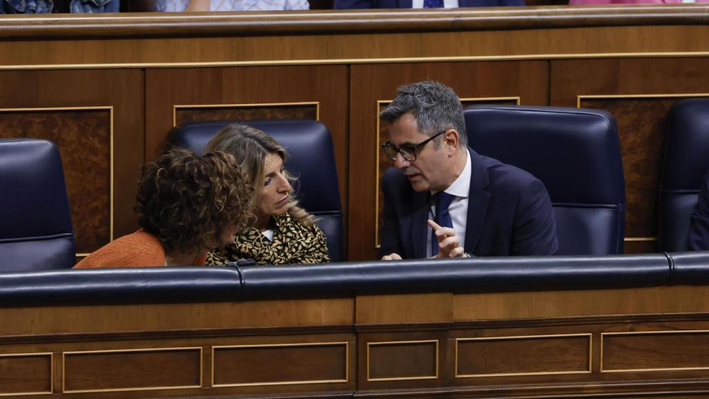 María Jesús Montero, Yolanda Díaz y Félix Bolaños, durante la sesión de control al Gobierno.