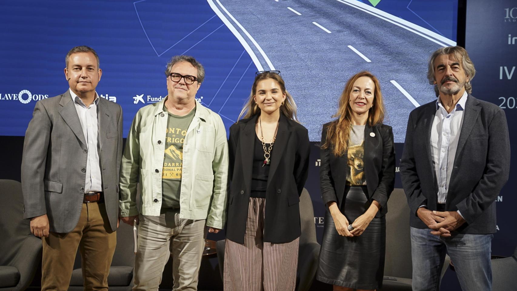 De izquierda a derecha; Rubén Moreno-Opo, jefe de servicio de la Dirección General de Biodiversidad, Bosques y Desertificación del Ministerio para la Transición Ecológica y el Reto Demográfico (MITECO); Enrique Segovia, director de Conservación de WWF España; Mariana Goya, redactora de Enclave ODS; Marta del Riego Anta, doctora en Periodismo, docente, comunicadora, escritora y autora de ‘Cordillera’; y Guillermo Palomero, director de la Fundación Oso Pardo; en la tercera jornada del IV Observatorio ODS '2030, 5 años para la meta'.