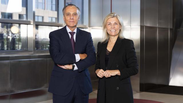 Juan Gandarias y Belén Martín, presidente y vicepresidenta de CaixaBank AM.