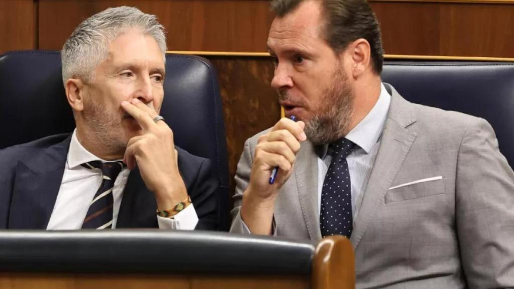 Los ministros Marlaska y Puente, en el banco azul del Congreso en una imagen de archivo./