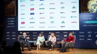 Ponentes de la mesa redonda 'La nueva educación enfocada a economías resilientes'.